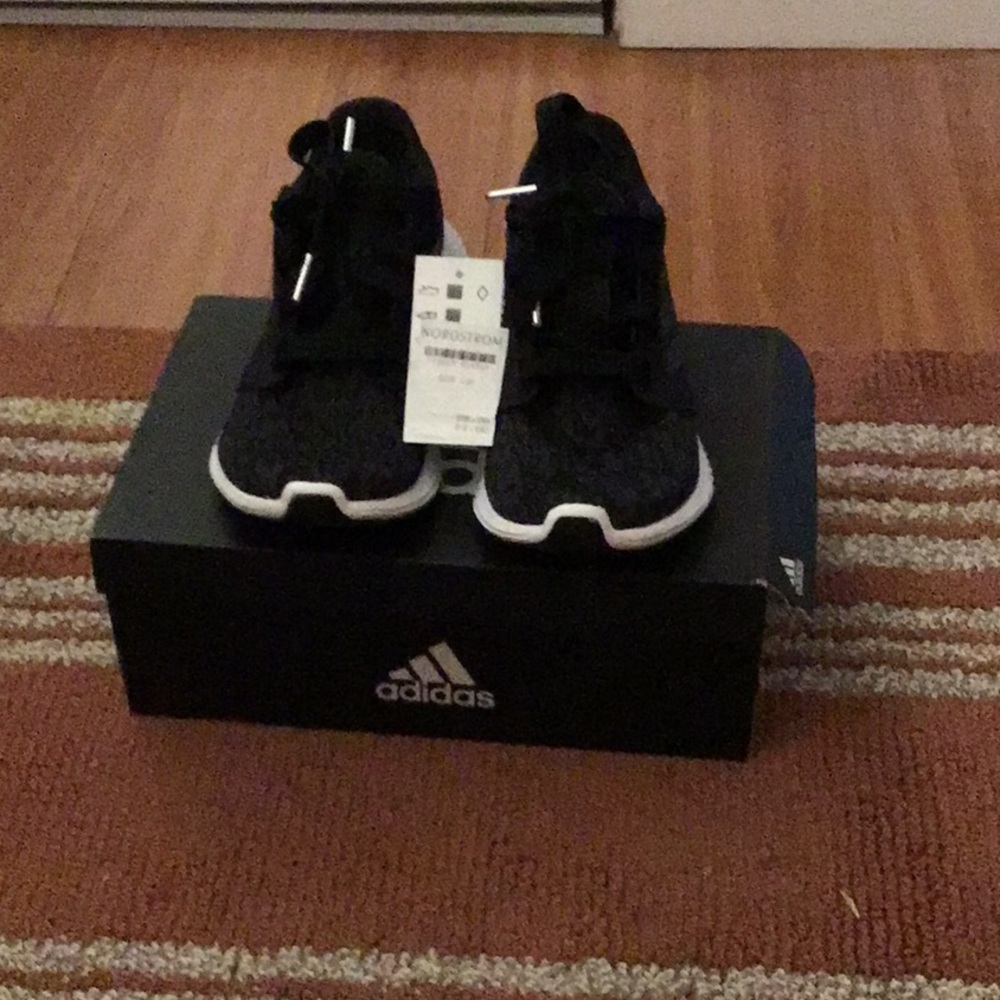 I’m selling a pair of black adidas